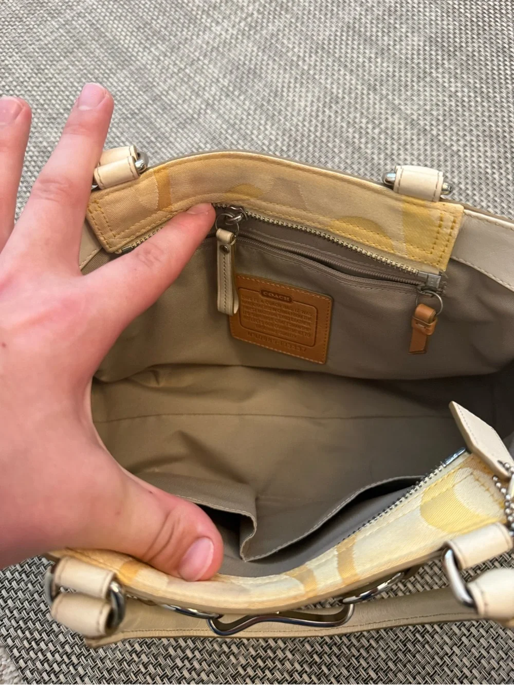 Y2K yellow Coach Hampton’s tote bag lightly used